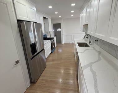 8908 Ozark Avenue - Photo Thumbnail 6