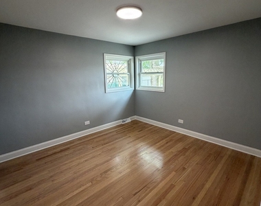 8908 Ozark Avenue - Photo Thumbnail 8
