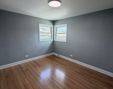 8908 Ozark Avenue - Photo Thumbnail 9
