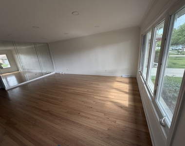 8908 Ozark Avenue - Photo Thumbnail 7