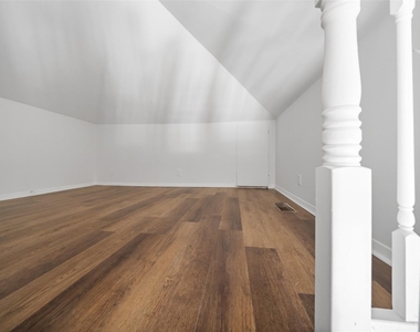 518 Hawthorne Street - Photo Thumbnail 11