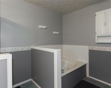 16410 Salinas Lane - Photo Thumbnail 12