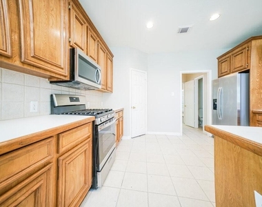 11727 Newlands Court - Photo Thumbnail 5