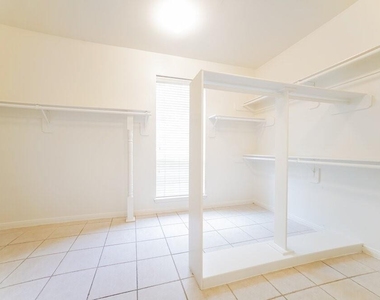 11727 Newlands Court - Photo Thumbnail 14