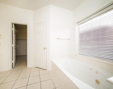 11727 Newlands Court - Photo Thumbnail 9