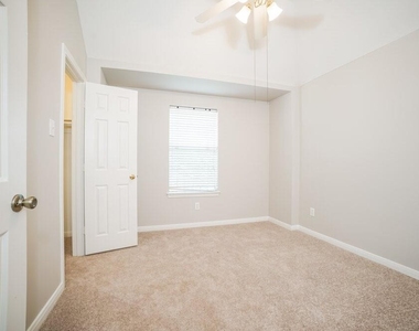 11727 Newlands Court - Photo Thumbnail 13