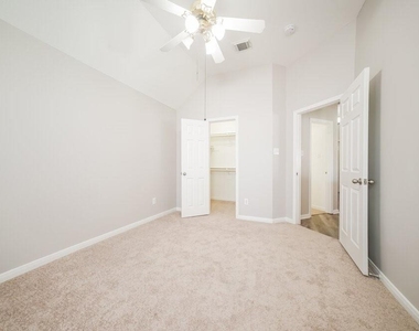 11727 Newlands Court - Photo Thumbnail 12