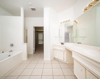 11727 Newlands Court - Photo Thumbnail 10