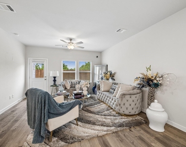 772 Westpointe Drive - Photo Thumbnail 2