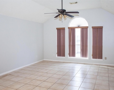 6223 Newbury Drive - Photo Thumbnail 13