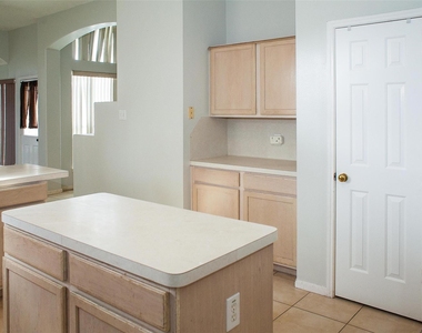 6223 Newbury Drive - Photo Thumbnail 11
