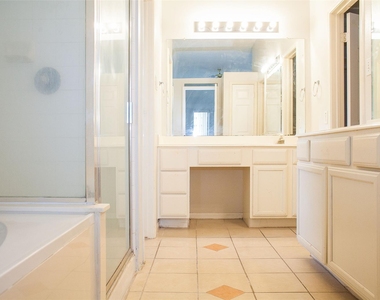 6223 Newbury Drive - Photo Thumbnail 17