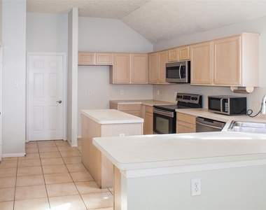 6223 Newbury Drive - Photo Thumbnail 12