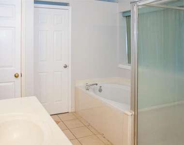6223 Newbury Drive - Photo Thumbnail 19