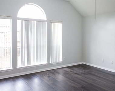 6223 Newbury Drive - Photo Thumbnail 15