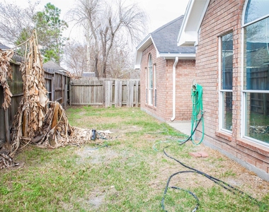 6223 Newbury Drive - Photo Thumbnail 24