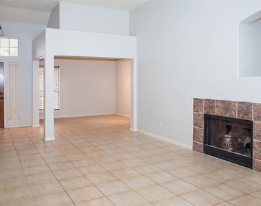 6223 Newbury Drive - Photo Thumbnail 4