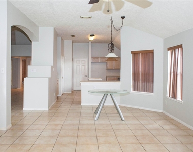 6223 Newbury Drive - Photo Thumbnail 14