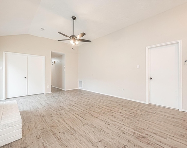 9247 Autumnsong Drive - Photo Thumbnail 8