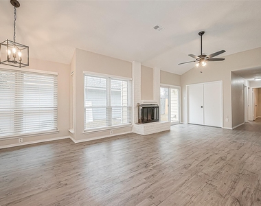 9247 Autumnsong Drive - Photo Thumbnail 7