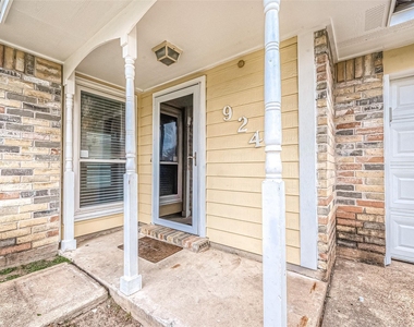 9247 Autumnsong Drive - Photo Thumbnail 4