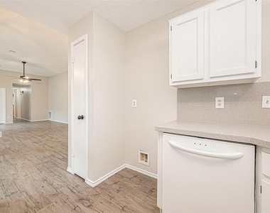 9247 Autumnsong Drive - Photo Thumbnail 18