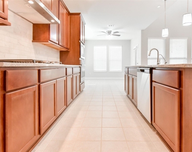 7826 Kenora Way - Photo Thumbnail 14
