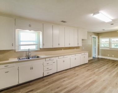 522 12th Avenue - Photo Thumbnail 5