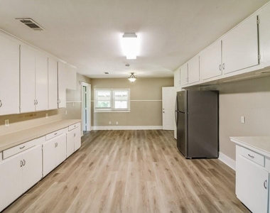 522 12th Avenue - Photo Thumbnail 4