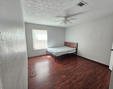 3911 Brightwood Drive - Photo Thumbnail 37