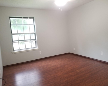 3911 Brightwood Drive - Photo Thumbnail 23
