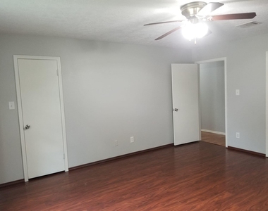 3911 Brightwood Drive - Photo Thumbnail 22