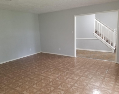 3911 Brightwood Drive - Photo Thumbnail 8