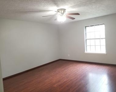 3911 Brightwood Drive - Photo Thumbnail 19