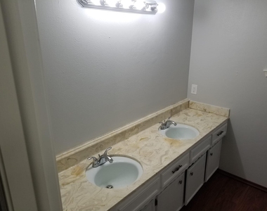 3911 Brightwood Drive - Photo Thumbnail 20