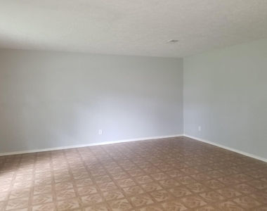 3911 Brightwood Drive - Photo Thumbnail 10