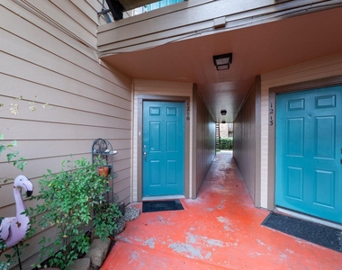 2121 Hepburn Street - Photo Thumbnail 2