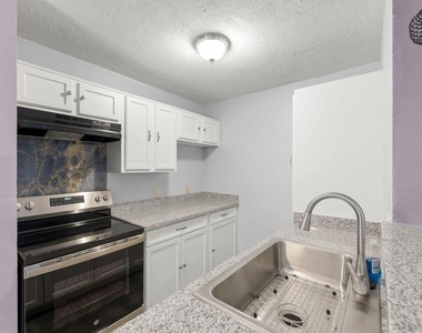 2121 Hepburn Street - Photo Thumbnail 3