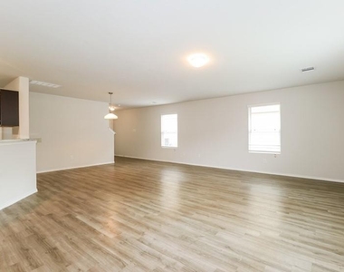 2743 Madison Court - Photo Thumbnail 4