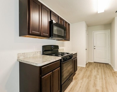 2743 Madison Court - Photo Thumbnail 3