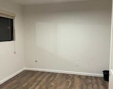 431 Evergreen Drive - Photo Thumbnail 4