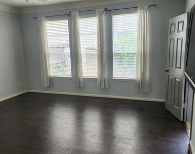 16935 Jelly Park Stone Drive - Photo Thumbnail 13
