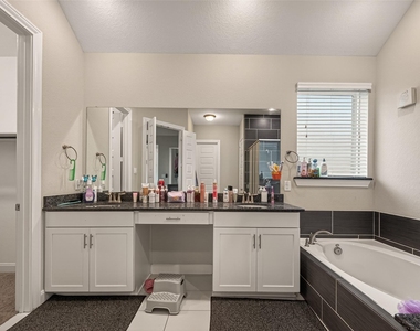 2209 Hidden Meadow Lane - Photo Thumbnail 31