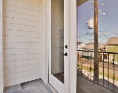 1020 W 15th 1/2 Street - Photo Thumbnail 19