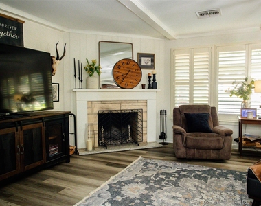 1601 S Chappell Hill Street - Photo Thumbnail 8
