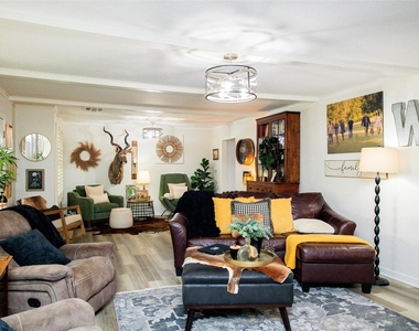 1601 S Chappell Hill Street - Photo Thumbnail 6
