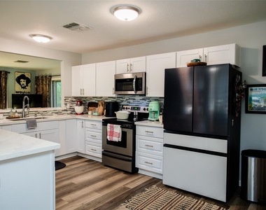 1601 S Chappell Hill Street - Photo Thumbnail 12
