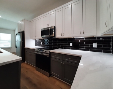 4530 Mayflower Street - Photo Thumbnail 6