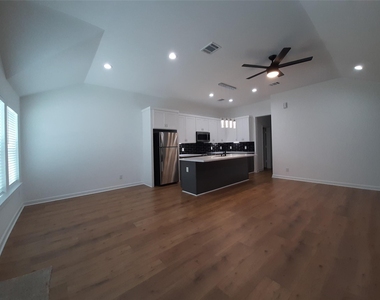 4530 Mayflower Street - Photo Thumbnail 3