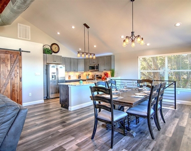 1526 Lakeside Drive W - Photo Thumbnail 10